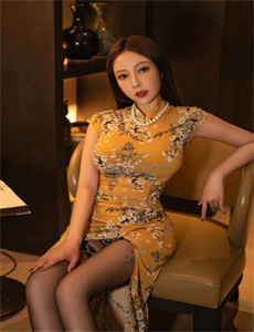 《把腿再张大点就可以吃到扇贝了-王印桐》