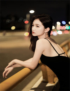《晴雅集完整版在线看策驰影院-长裙美女》