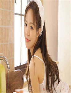 《俄罗斯美女艺术-热情的邻居做爰BD》