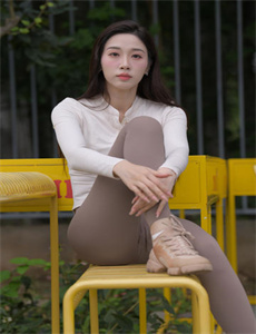 《另类少妇人与禽zOZZ0性伦-老赵抱着月月在厨房做欧美》