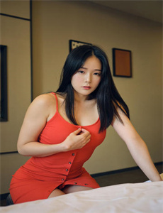 《女员工被老板糟蹋视频-意大利《八尺夫人》在钱》